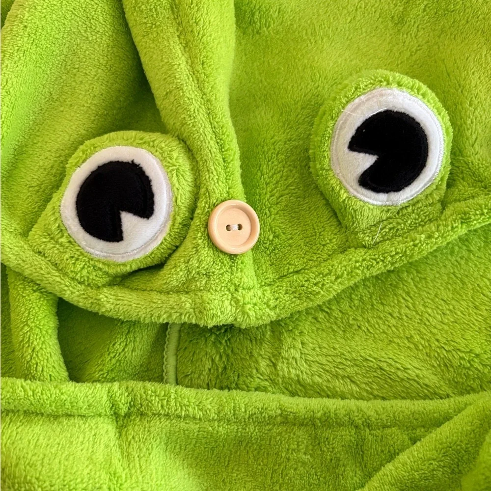 NWT Urban Outfitters Frog Hair Towel